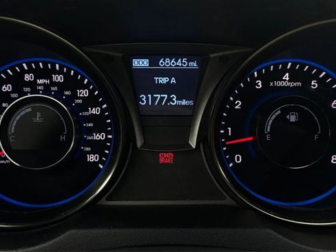 Used 2014 Hyundai Genesis 3.8 RWD image 11
