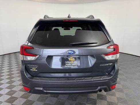 Used 2020 Subaru Forester Premium AWD/4WD image 9