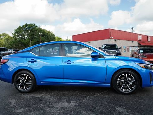 Used 2025 Nissan Sentra SV FWD image 2