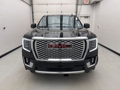 Used 2023 GMC Yukon Denali w/ Advanced Technology Package image 15