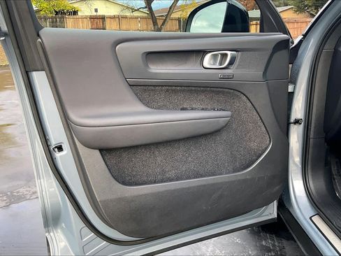 Used 2023 Volvo XC40 Recharge Core image 25