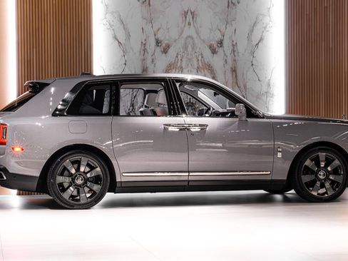 Used 2023 Rolls-Royce Cullinan w/ Cullinan Package image 7