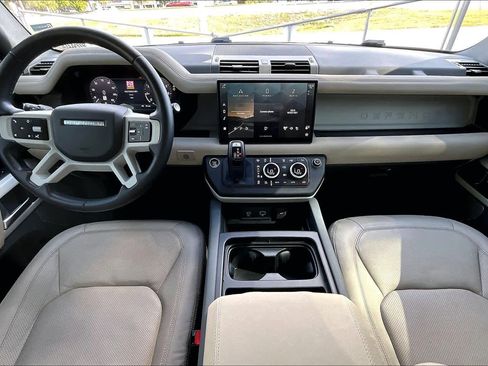 Used 2023 Land Rover Defender 130 SE image 16