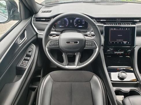 Used 2024 Jeep Grand Cherokee Altitude AWD/4WD image 18