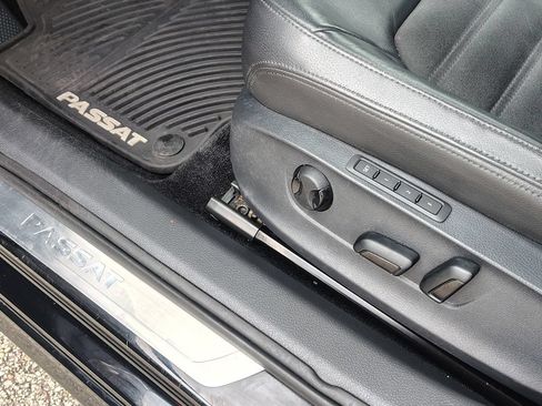 Used 2015 Volkswagen Passat TDI SEL Premium FWD image 20
