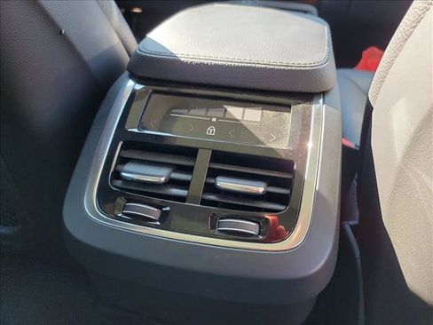Used 2022 Volvo XC90 T5 Momentum FWD image 14