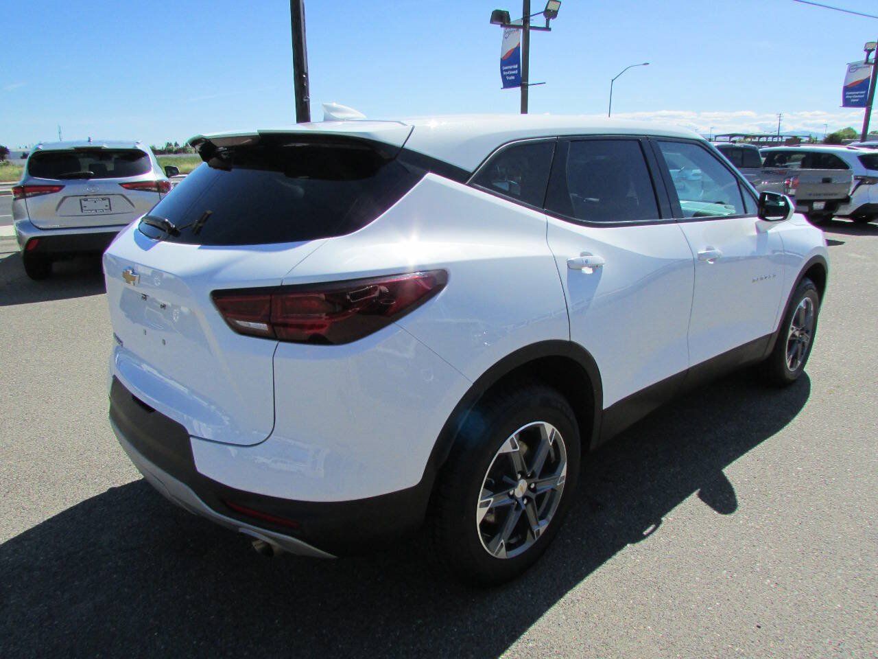 Used 2025 Chevrolet Blazer LT FWD image 7