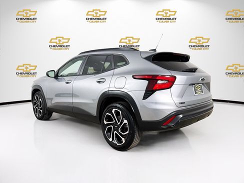 Used 2024 Chevrolet Trax RS w/ Sunroof Package FWD image 6