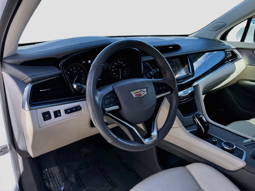 Used 2023 Cadillac XT6 Premium Luxury w/ Technology Package AWD/4WD image 9