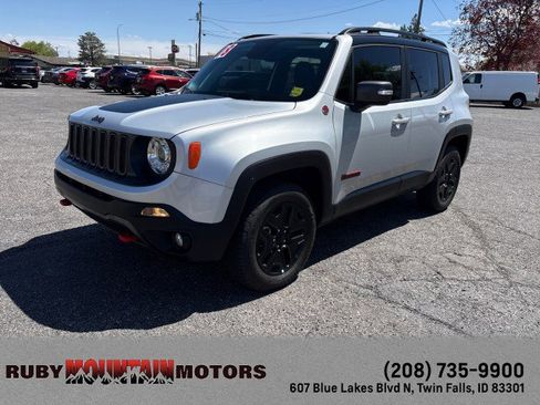 Used 2018 Jeep Renegade Trailhawk AWD/4WD image 3