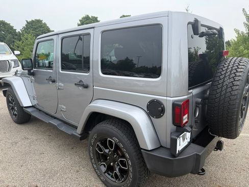 Used 2018 Jeep Wrangler Unlimited Sahara AWD/4WD image 7