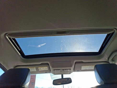 Used 2014 Nissan Frontier SL w/ SL Moonroof Package image 14