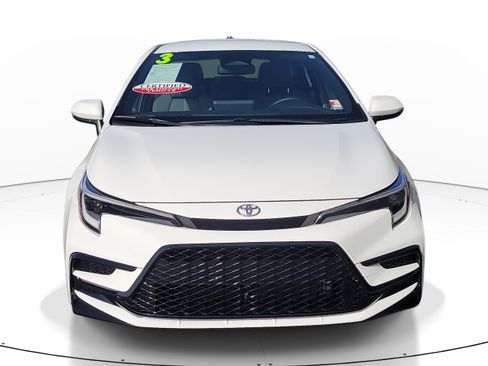 Used 2023 Toyota Corolla SE FWD image 2
