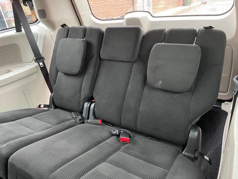 Used 2016 Dodge Grand Caravan American Value Package w/ UConnect Hands-Free Group image 21