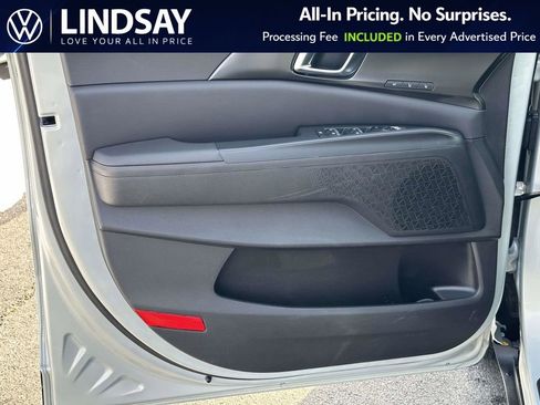 Used 2025 Kia Carnival SX FWD image 9