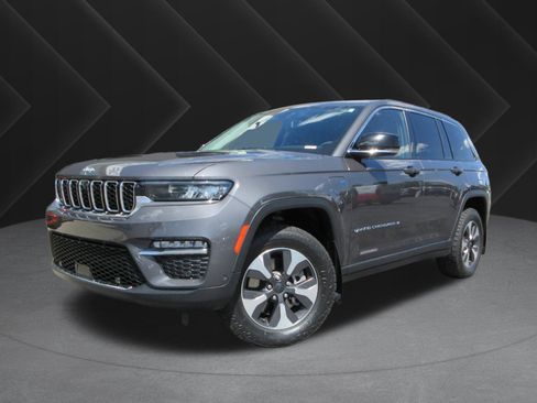 Used 2022 Jeep Grand Cherokee Limited 4xe w/ Luxury Tech Group II AWD/4WD image 1