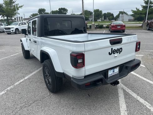New 2025 Jeep Gladiator Sport image 23