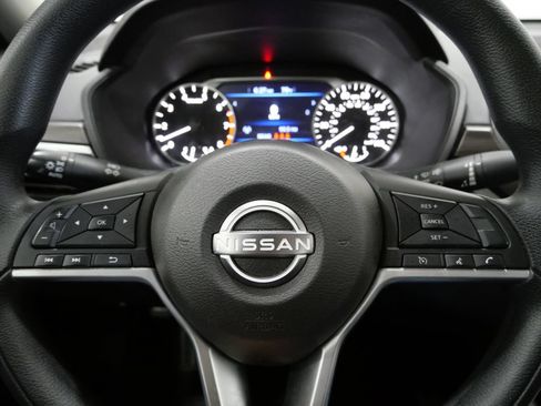 Used 2024 Nissan Altima 2.5 SV FWD image 16