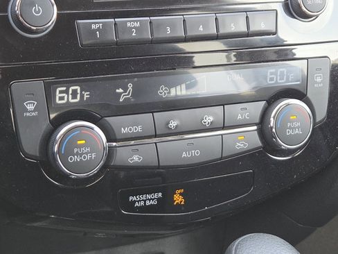 Used 2016 Nissan Rogue SV image 26