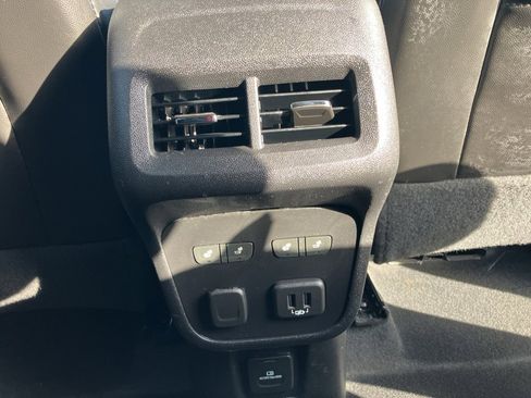 Used 2018 Chevrolet Equinox Premier image 34