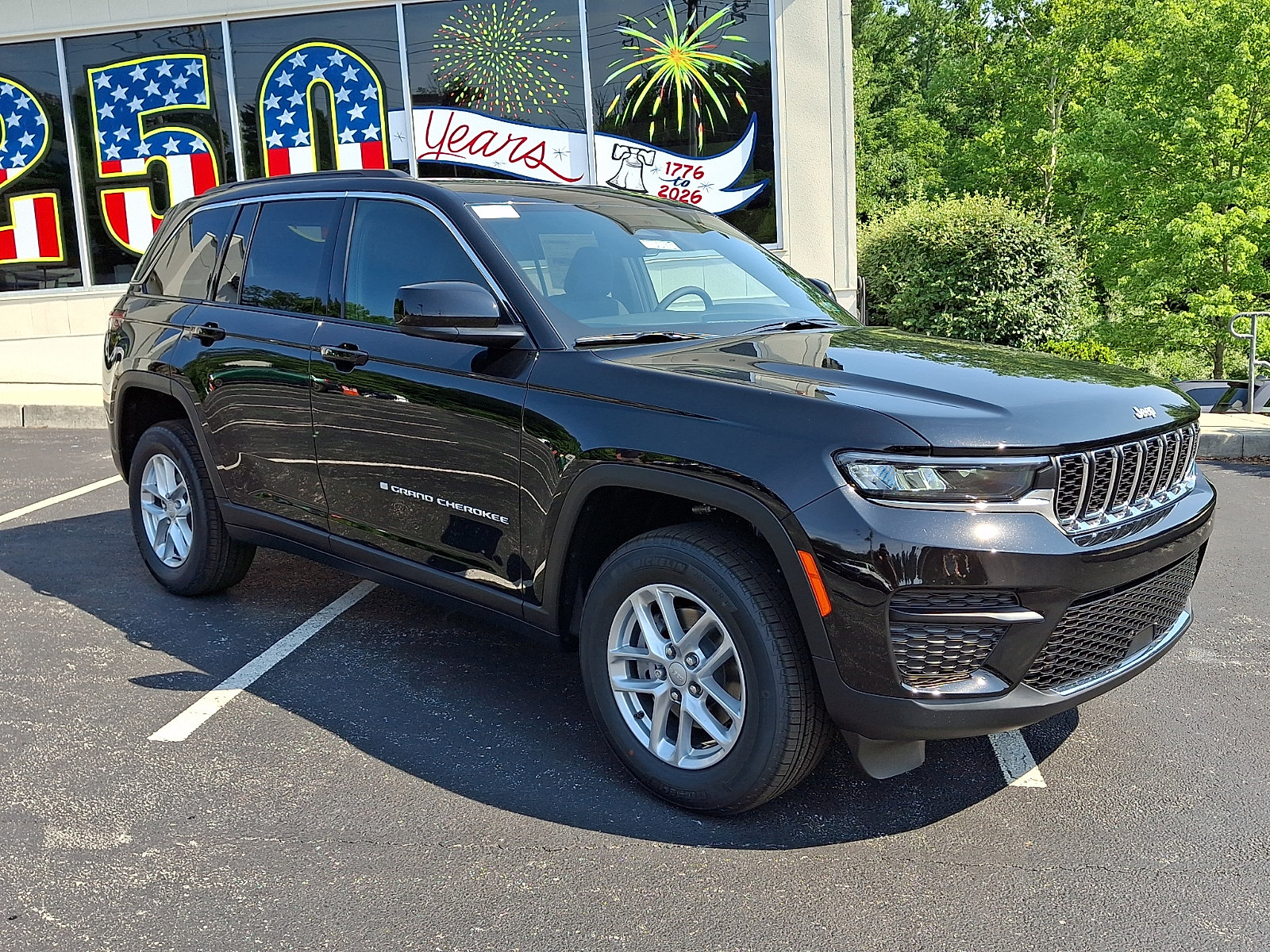 New 2026 Jeep Grand Cherokee Laredo X AWD/4WD image 2