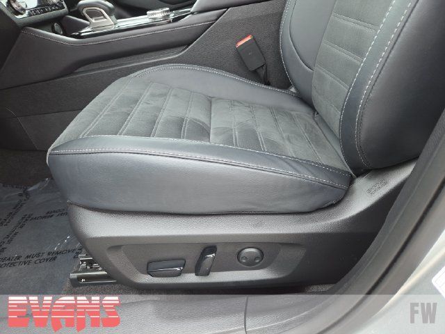 Used 2025 Mitsubishi Outlander AWD image 23