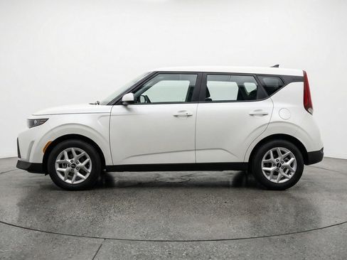 Used 2025 Kia Soul LX w/ LX Technology Package FWD image 5