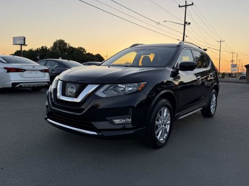Used 2017 Nissan Rogue SL AWD/4WD image 3