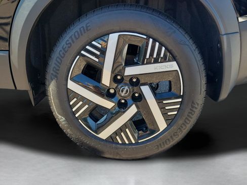 Certified 2025 Nissan Kicks SV image 7