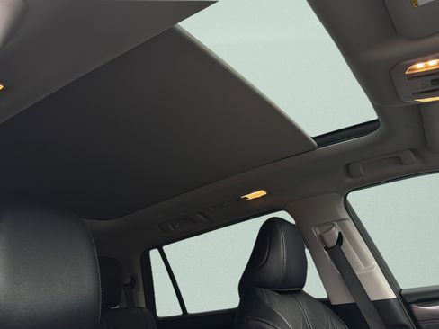 Used 2024 Toyota Highlander Platinum image 34