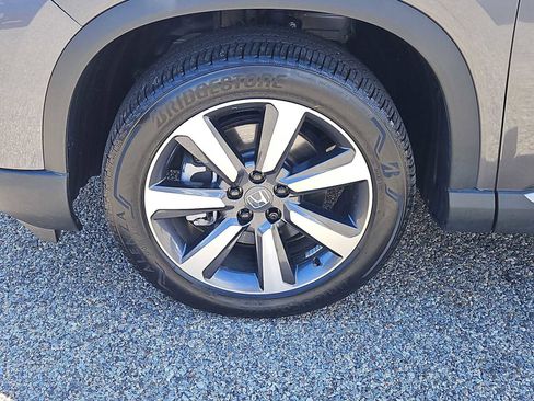 Certified 2025 Honda Pilot Touring image 7