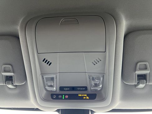 Used 2024 Chevrolet Equinox LT image 36