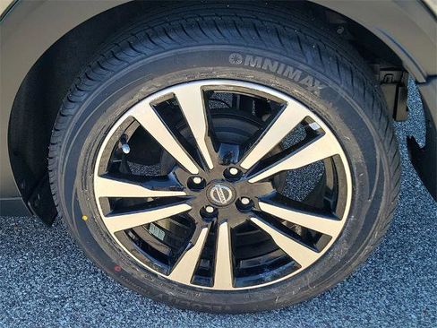 Certified 2020 Nissan Kicks SV image 13