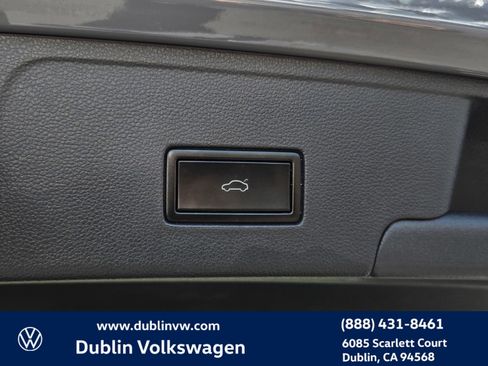 Used 2020 Volkswagen Atlas Cross Sport SEL Premium AWD/4WD image 25