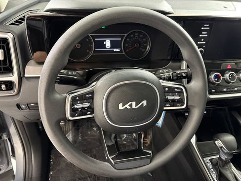 Used 2023 Kia Sorento LX FWD image 31