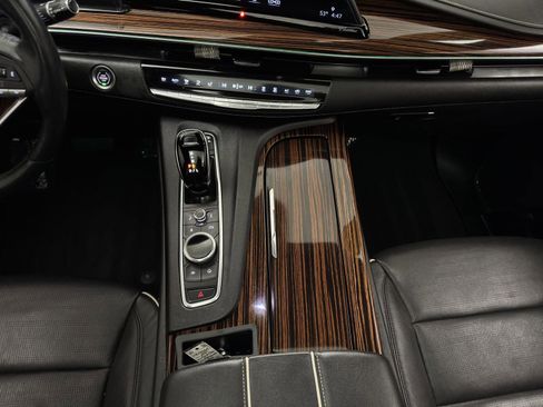 Used 2021 Cadillac Escalade Premium Luxury image 37