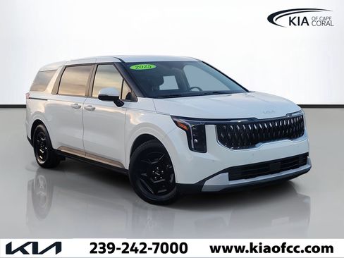 Used 2025 Kia Carnival LX FWD image 1