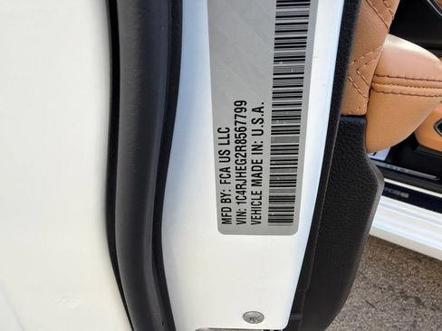 Used 2024 Jeep Grand Cherokee Summit AWD/4WD image 46