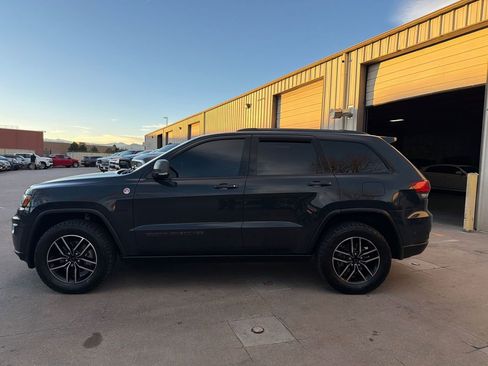 Used 2017 Jeep Grand Cherokee Trailhawk w/ Trailhawk Luxury Group image 8