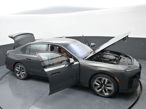 Used 2023 BMW 760i xDrive w/ Executive Package AWD/4WD image 41