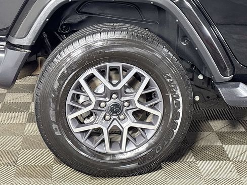 Used 2024 Jeep Wrangler Unlimited Sahara w/ Technology Group AWD/4WD image 24