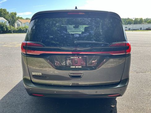 Used 2021 Chrysler Pacifica Touring-L w/ S Appearance Package FWD image 4
