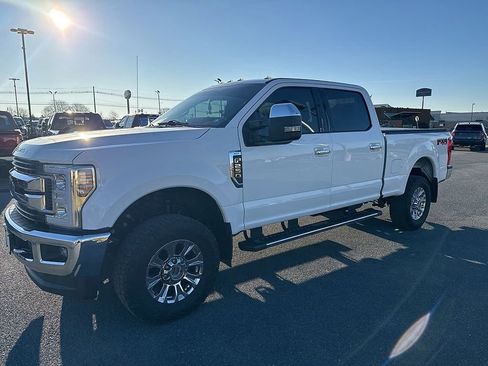 Used 2019 Ford F250 XLT w/ XLT Premium Package image 2