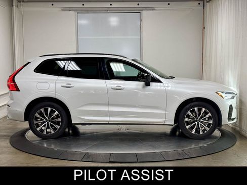 Used 2023 Volvo XC60 B5 Plus AWD/4WD image 10