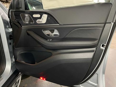 New 2026 Mercedes-Benz GLS 580 4MATIC image 10