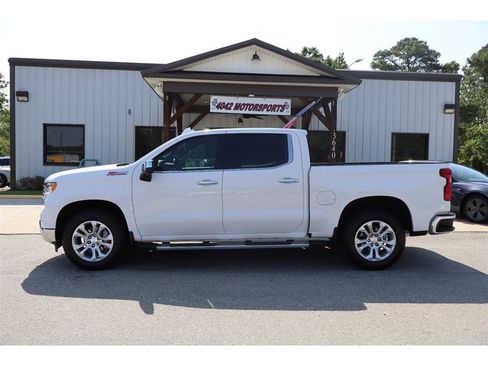 Used 2022 Chevrolet Silverado 1500 LTZ w/ LTZ Premium Package AWD/4WD image 2