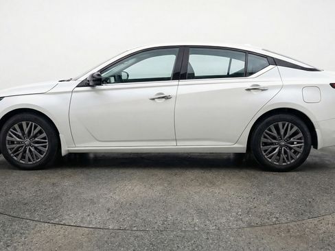Used 2025 Nissan Altima 2.5 SV FWD image 5
