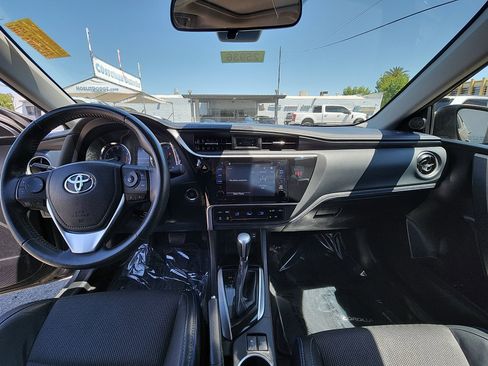 Used 2018 Toyota Corolla SE w/ SE Premium Package FWD image 26