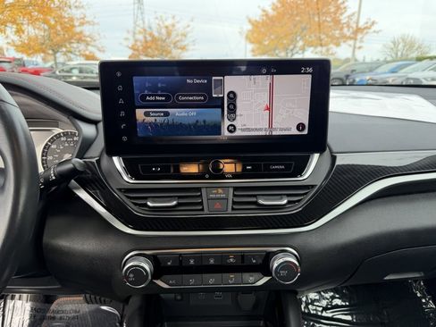 Used 2023 Nissan Altima 2.5 SR w/ SR Premium Package image 21