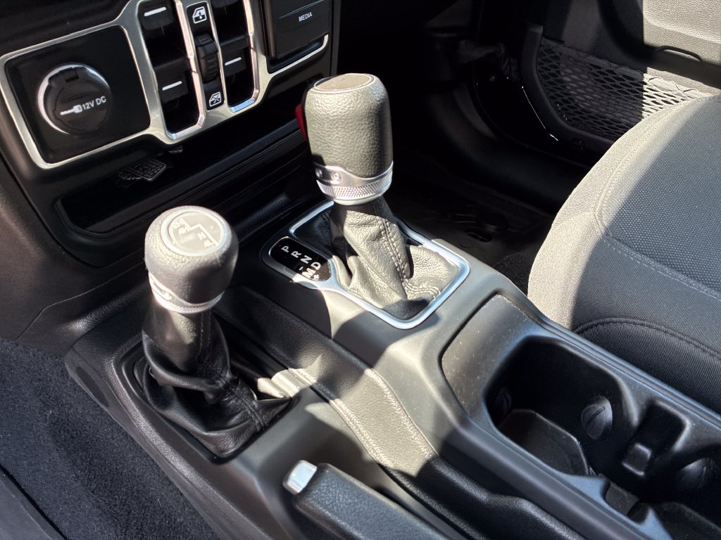 Used 2022 Jeep Gladiator Sport AWD/4WD image 25